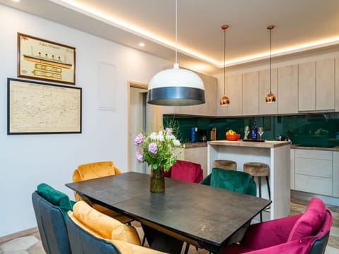 Apartment (One Bedroom Apartment with Terrace an) | Dining room