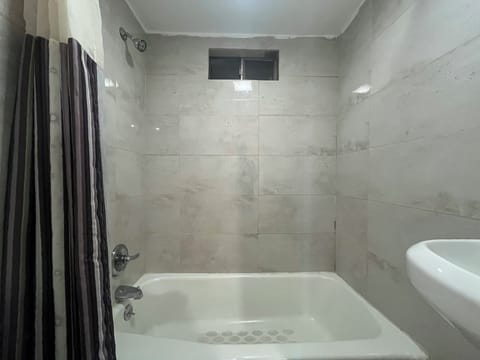 Standard Single Room | Bathroom | Towels, soap, shampoo, toilet paper