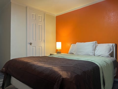 Standard Single Room | Free WiFi, bed sheets