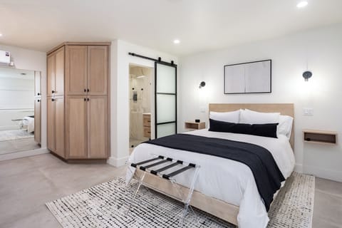 Premium bedding, down comforters, pillowtop beds, desk