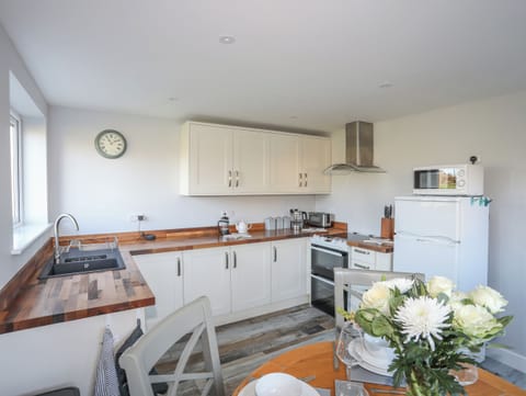 Cookware/dishes/utensils