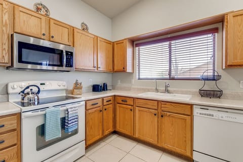 House, Multiple Beds, Patio (Lamb Road Casa Grande) | Private kitchen | Coffee/tea maker