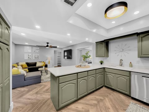 House, Multiple Beds, Patio, City View (Los Lagos Mesa) | Interior