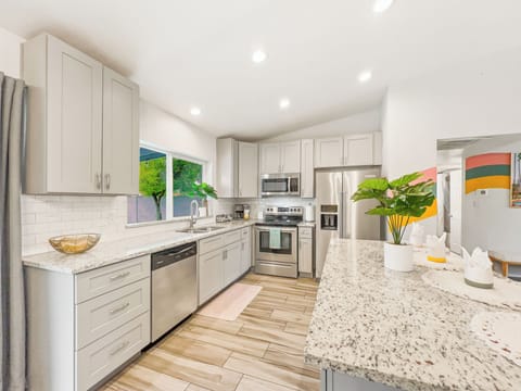 House, Multiple Beds, Pool Access, Mountain View (Loughlin Chandler) | Private kitchen | Coffee/tea maker