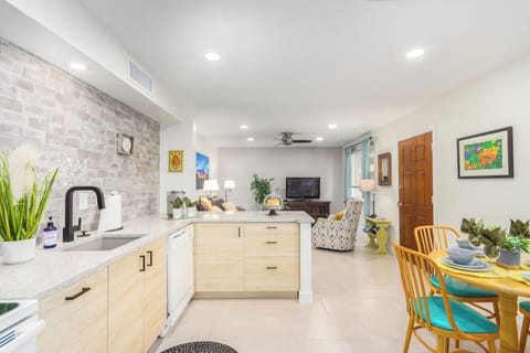 House, 1 Queen Bed, Patio, City View (Washington Chandler) | Private kitchen | Coffee/tea maker