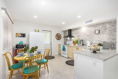 House, 1 Queen Bed, Patio, City View (Washington Chandler) | Dining