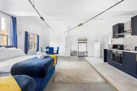 Superior Apartment | 1 bedroom, iron/ironing board, free WiFi