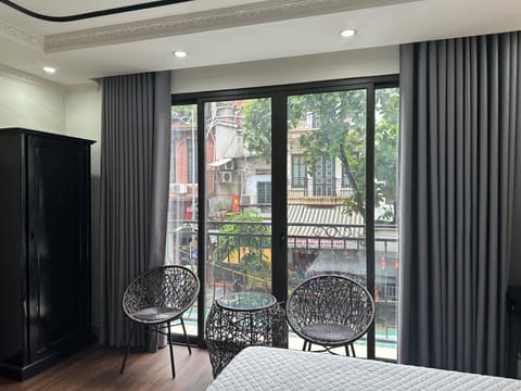 Junior Studio Suite, City View | Desk, blackout drapes, iron/ironing board, free WiFi