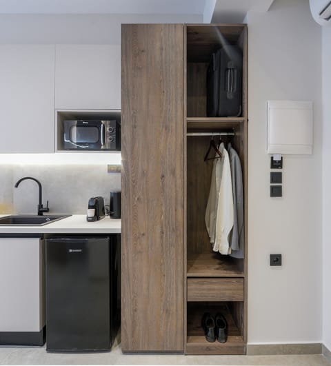 Luxury Suite, Non Smoking, Kitchen | In-room safe, desk, laptop workspace, soundproofing