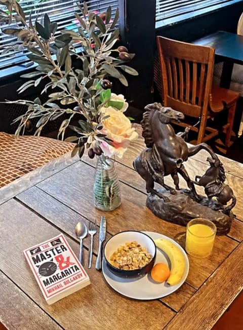 Daily continental breakfast (GBP 3.50 per person)