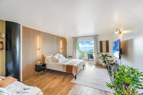 Studio, Balcony, Canal View | Blackout drapes, iron/ironing board, free WiFi