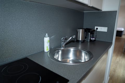 Fridge, stovetop, coffee/tea maker, electric kettle