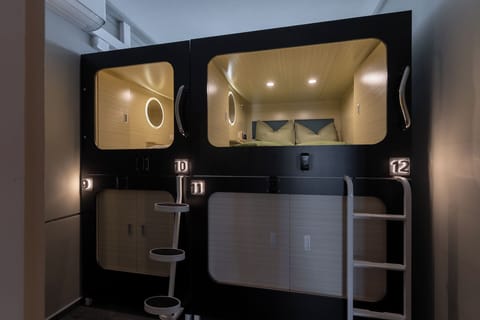 Premium bedding, down comforters, desk, laptop workspace