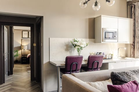 Deluxe Studio Suite, Non Smoking, Ground Floor | Living area | 50-inch Smart TV with digital channels