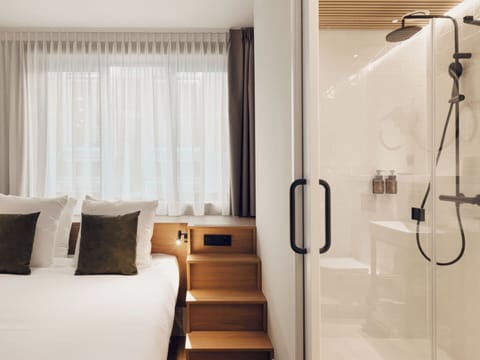 Economy Room | Premium bedding, pillowtop beds, desk, iron/ironing board