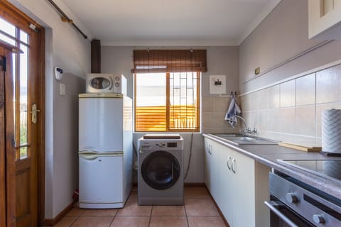 Apartment, 2 Bedrooms, Smoking, Patio | Interior