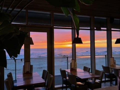 Bungalow | Dining