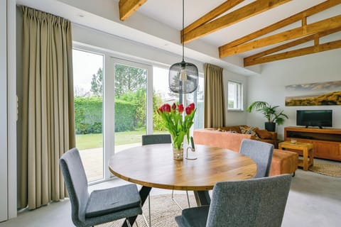 Bungalow | Dining