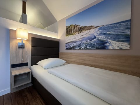 Superior Single Room, Ensuite (offenem Badbereich) | In-room safe, blackout drapes, soundproofing, free WiFi