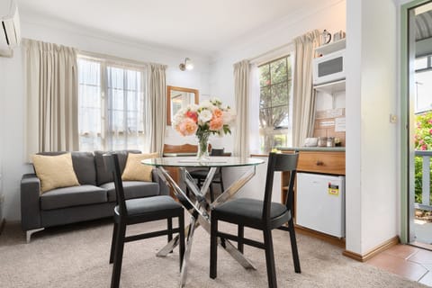 Double Suite 3 | Living area