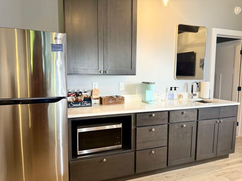 Luxury Studio | Private kitchen | Full-size fridge, microwave, coffee/tea maker, ice maker