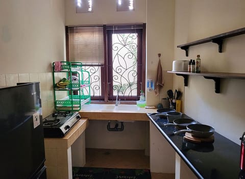 Family Room | Shared kitchen | Shared fridge, microwave, stovetop, dishwasher