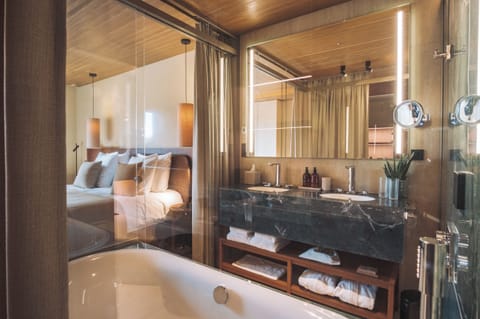 Deluxe Room, Terrace | Bathroom | Free toiletries, hair dryer, bathrobes, slippers