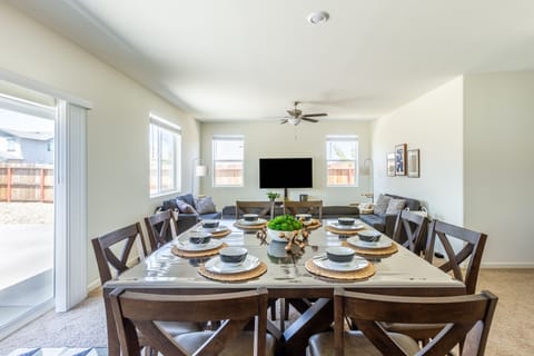 House, 5 Bedrooms | Dining
