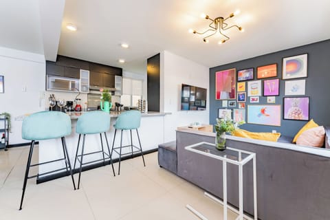 Executive Apartment, 3 Bedrooms, City View | Private kitchen