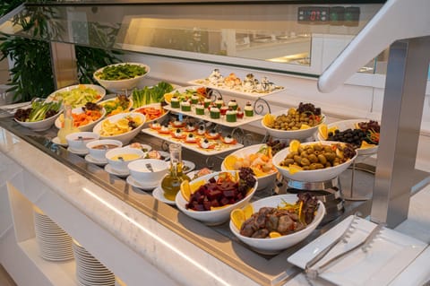 Daily buffet breakfast for a fee