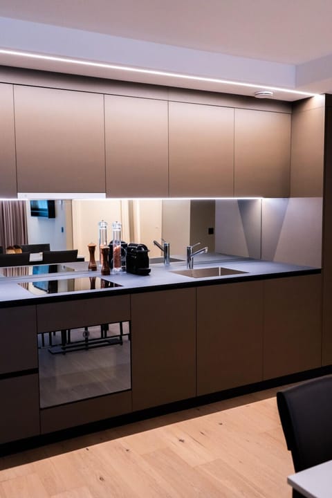 55-inch Smart TV with digital channels, heated floors