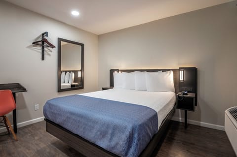 Standard Single Room, 1 Queen Bed, Non Smoking | Free WiFi, bed sheets