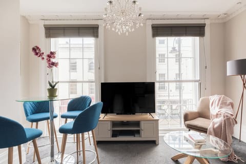 Apartment, City View | Living area