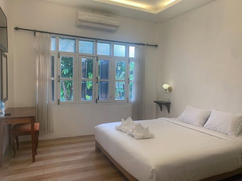 Deluxe Quadruple Room | In-room safe, desk, laptop workspace, blackout drapes
