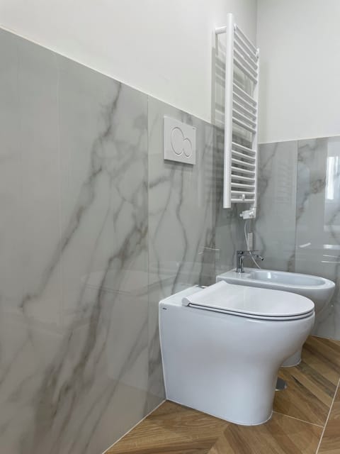 Classic Room, City View | Bathroom | Shower, hair dryer, bidet, towels