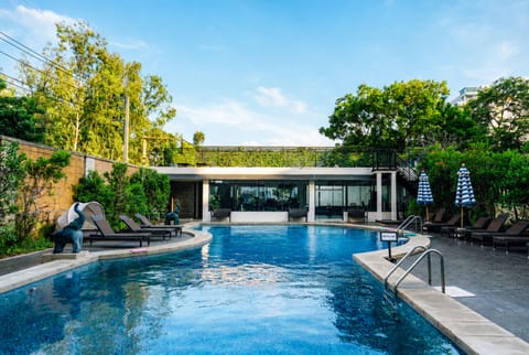 2 outdoor pools, sun loungers