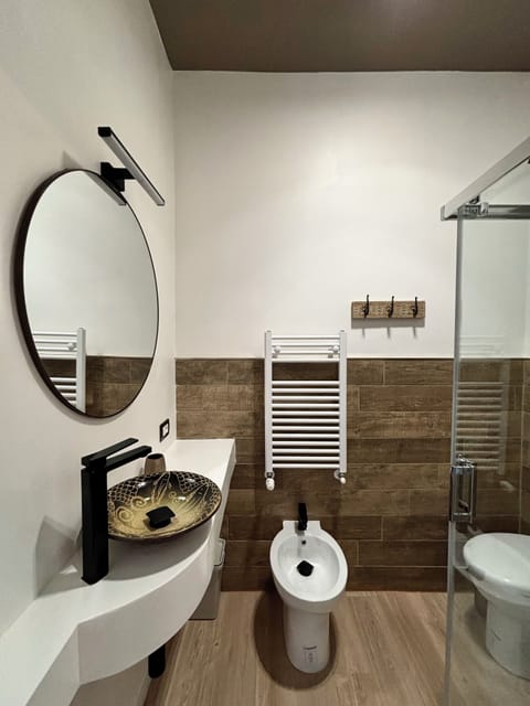 Standard Double Room, 1 King Bed, Non Smoking, Balcony | Bathroom | Shower, hair dryer, soap, shampoo