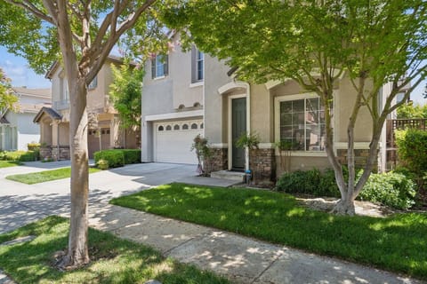 House, 5 Bedrooms | Exterior
