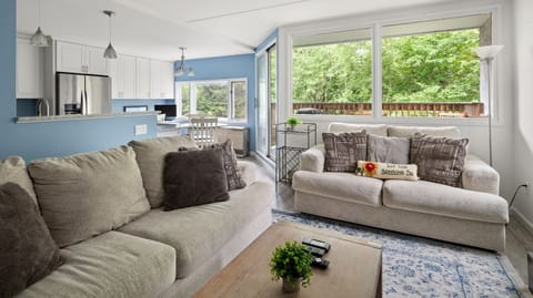 Condo, 2 Bedrooms | Living area | Smart TV