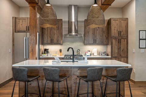 Condo, 3 Bedrooms | Private kitchen | Fridge, oven, coffee/tea maker, toaster