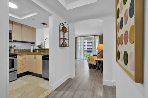 Comfort Apartment, 1 King Bed with Sofa bed, Balcony, City View | Living area