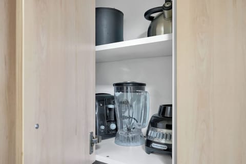 Comfort Apartment, 1 King Bed with Sofa bed, Balcony, City View | Private kitchen