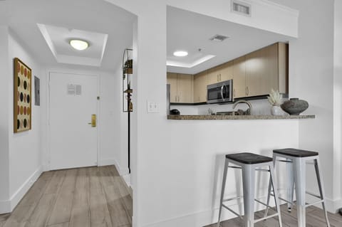 Comfort Apartment, 1 King Bed with Sofa bed, Balcony, City View | Private kitchen