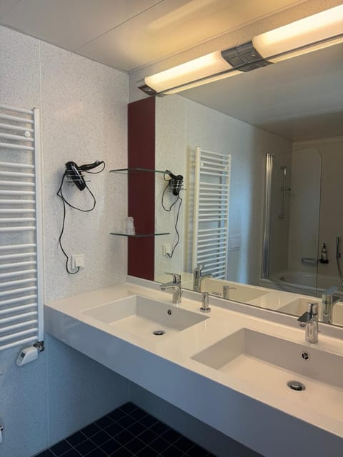 Classic Double Room, Private Bathroom (Doppelzimmer mit DB ) | Bathroom