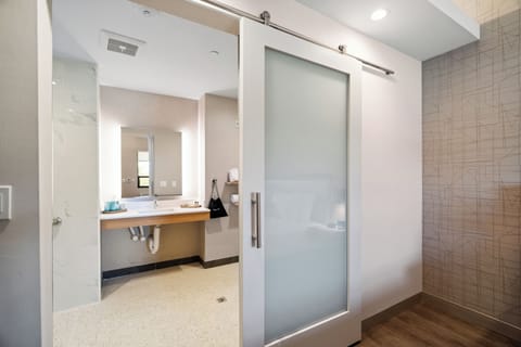 Room, Roll-in Shower, Non Smoking | Bathroom | Towels, soap, shampoo, toilet paper