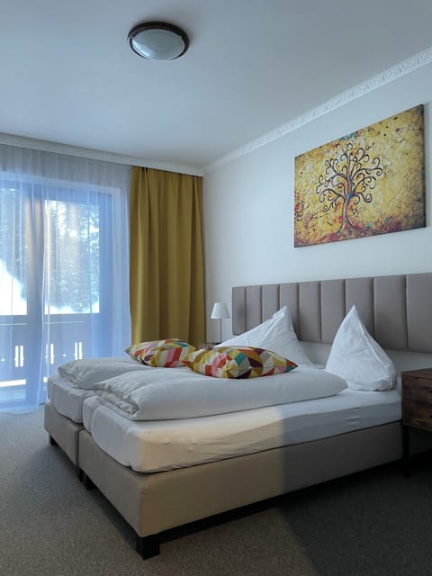 Double room | In-room safe, desk, blackout drapes, cribs/infant beds