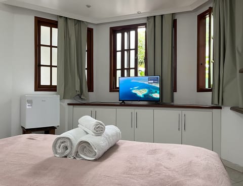 Deluxe Room, 4 Bedrooms | Desk, laptop workspace, free WiFi