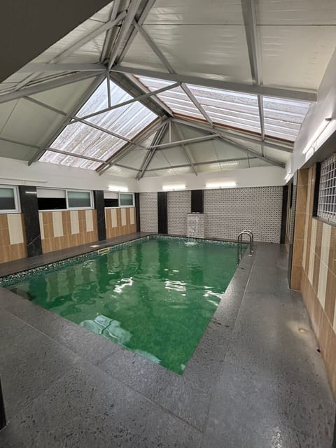 Swim-up bar