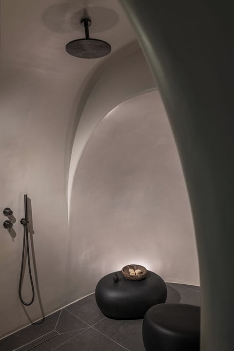 Honeymoon Suite up to 2 guests | Down comforters, pillowtop beds, in-room safe, blackout drapes