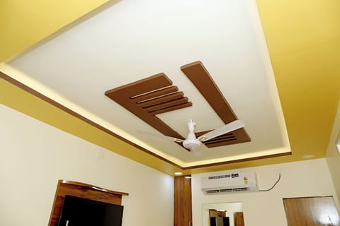In-room safe, soundproofing, WiFi (free)